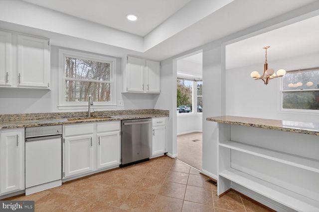 7108 LAKE COVE DR, Alexandria, VA 22315
