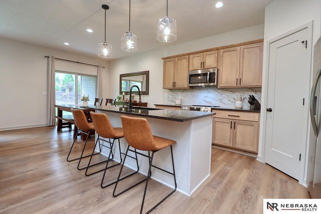 9439 Linwood Place, Lincoln, NE 68505