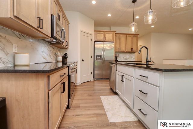 9439 Linwood Place, Lincoln, NE 68505