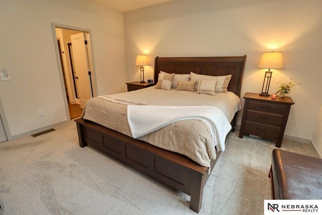 9439 Linwood Place, Lincoln, NE 68505