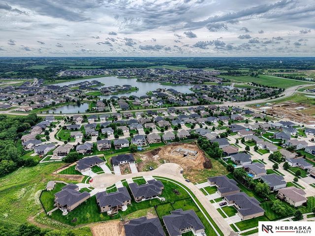 9439 Linwood Place, Lincoln, NE 68505