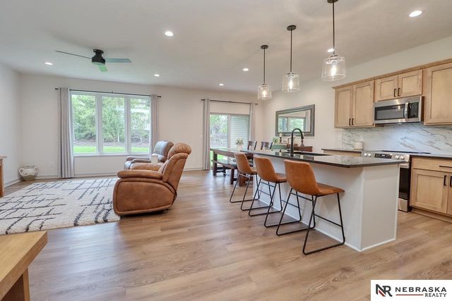 9439 Linwood Place, Lincoln, NE 68505