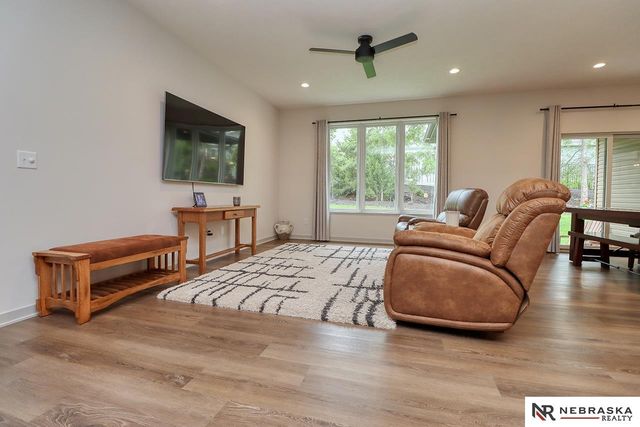 9439 Linwood Place, Lincoln, NE 68505