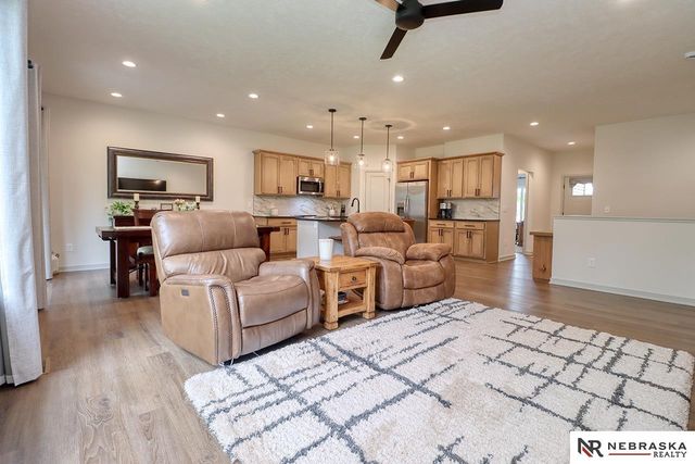 9439 Linwood Place, Lincoln, NE 68505