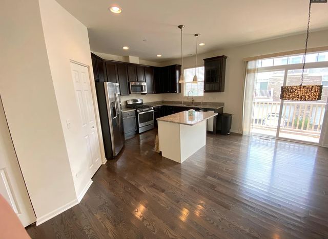 2873 Henley Lane 2873, Naperville, IL 60540