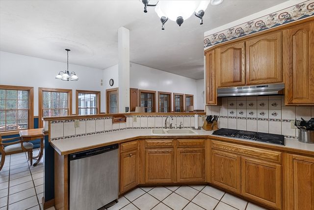 12 Mckinstry Dr, Charlton, MA 01507