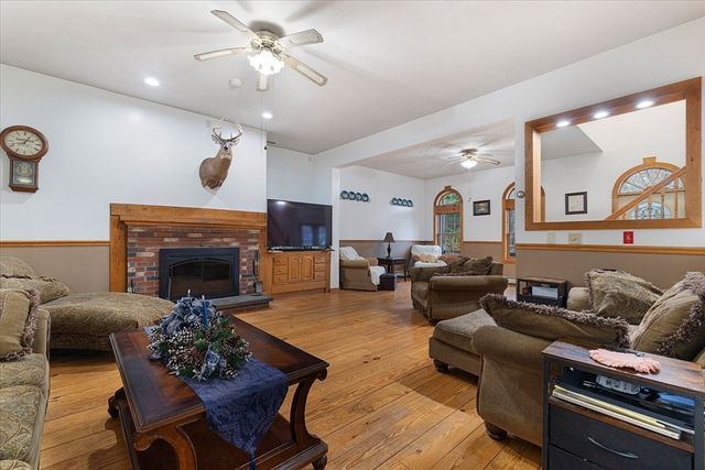 12 Mckinstry Dr, Charlton, MA 01507