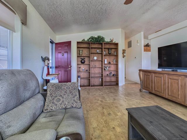 9500 HARRITT RD SPC 25, Lakeside, CA 92040