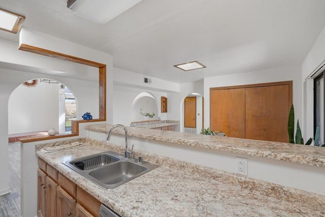 742 Ivory Road SE, Rio Rancho, NM 87124