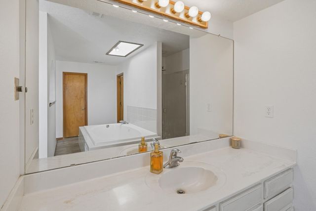 742 Ivory Road SE, Rio Rancho, NM 87124