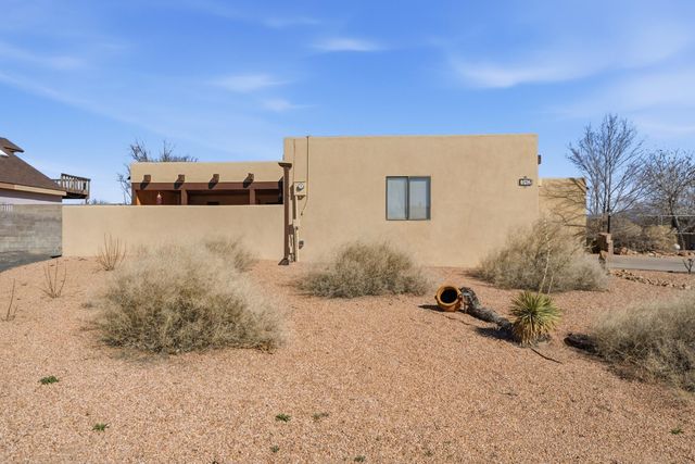 742 Ivory Road SE, Rio Rancho, NM 87124