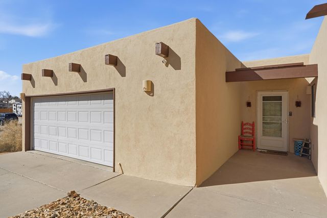 742 Ivory Road SE, Rio Rancho, NM 87124