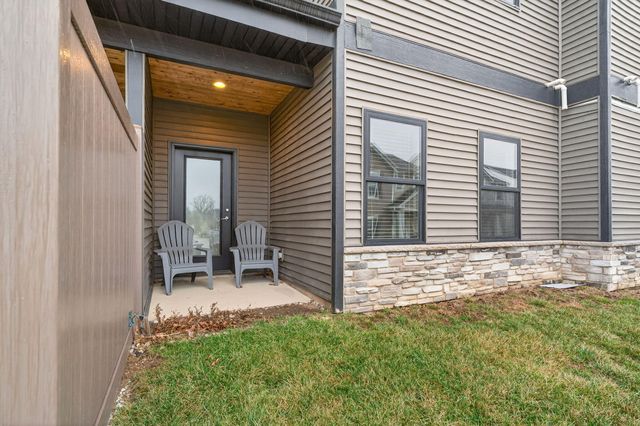 347 Sawgrass Drive, Crown Point, IN 46307