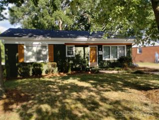 621 Reeves Court, Charlotte, NC 28208