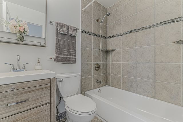 2105 Prospect Avenue, North Chicago, IL 60064