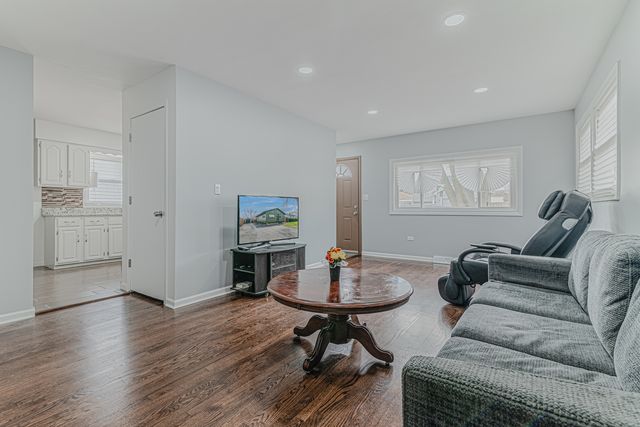 2105 Prospect Avenue, North Chicago, IL 60064