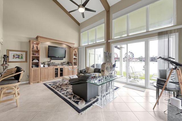 63 April Point Drive S, Montgomery, TX 77356