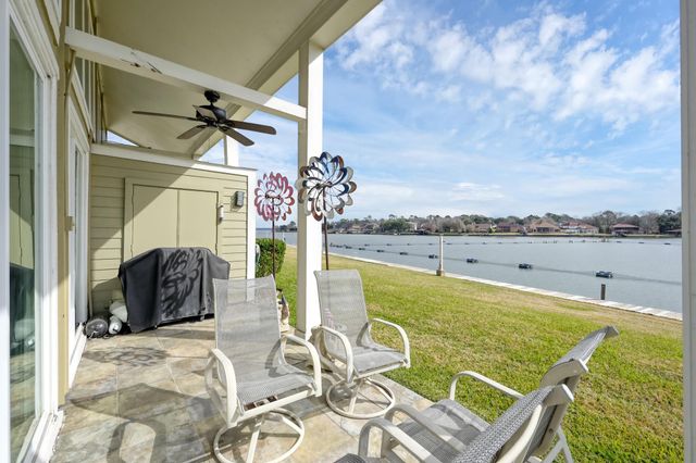 63 April Point Drive S, Montgomery, TX 77356