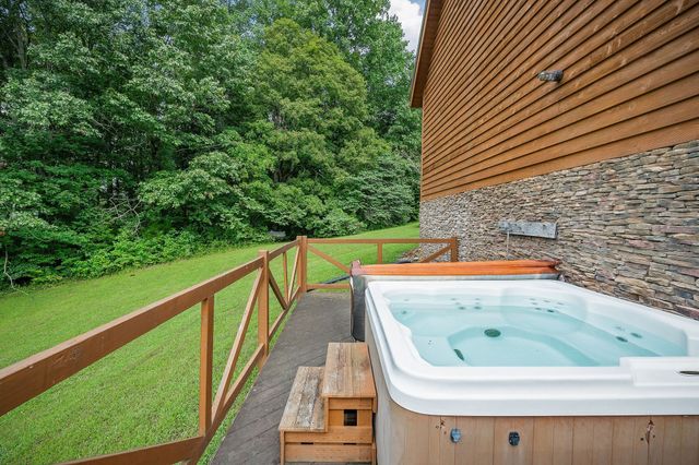 4042 Rocky Ridge Rd, Rock Island, TN 38581