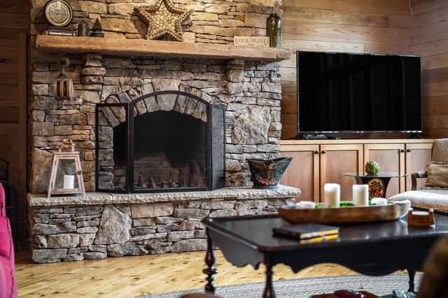 4042 Rocky Ridge Rd, Rock Island, TN 38581