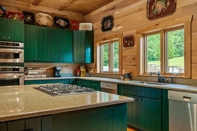 4042 Rocky Ridge Rd, Rock Island, TN 38581