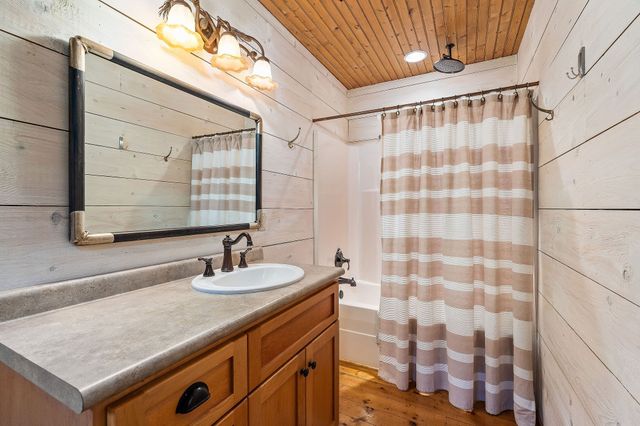 4042 Rocky Ridge Rd, Rock Island, TN 38581