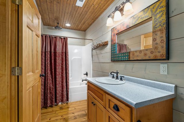 4042 Rocky Ridge Rd, Rock Island, TN 38581