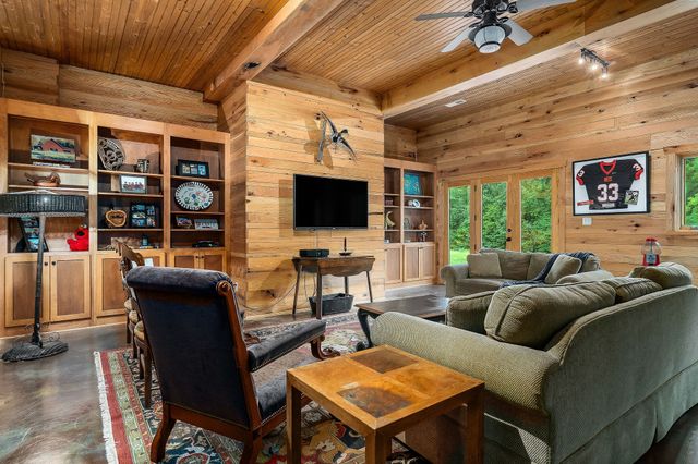 4042 Rocky Ridge Rd, Rock Island, TN 38581