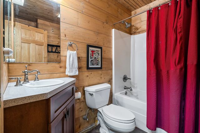 4042 Rocky Ridge Rd, Rock Island, TN 38581