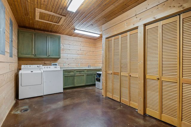 4042 Rocky Ridge Rd, Rock Island, TN 38581