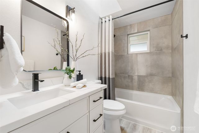 120 E Stadium Lane, Grapeview, WA 98546