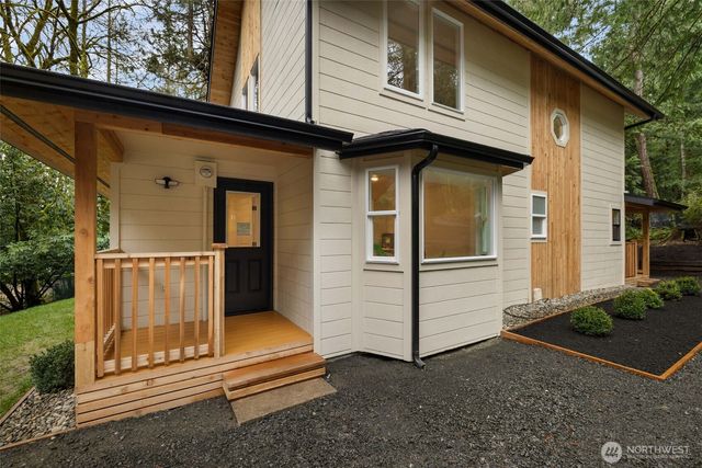 120 E Stadium Lane, Grapeview, WA 98546