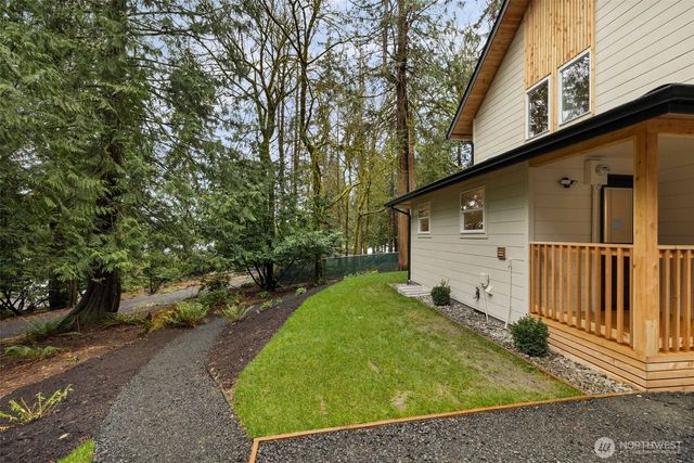 120 E Stadium Lane, Grapeview, WA 98546