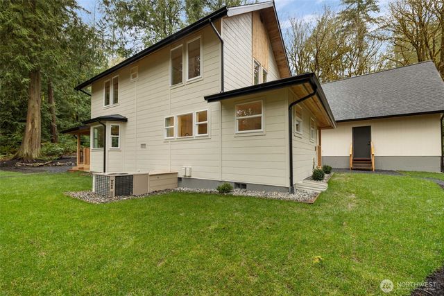 120 E Stadium Lane, Grapeview, WA 98546