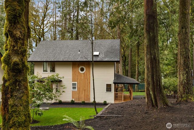 120 E Stadium Lane, Grapeview, WA 98546