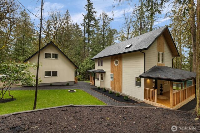 120 E Stadium Lane, Grapeview, WA 98546