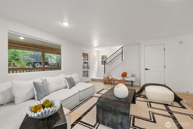 120 E Stadium Lane, Grapeview, WA 98546