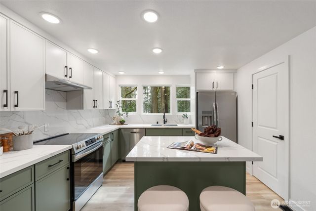 120 E Stadium Lane, Grapeview, WA 98546