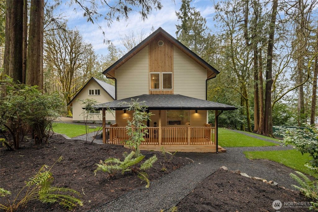 120 E Stadium Lane, Grapeview, WA 98546