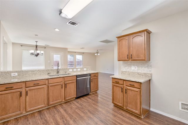 2012 Kings Forest Drive, Heartland, TX 75126