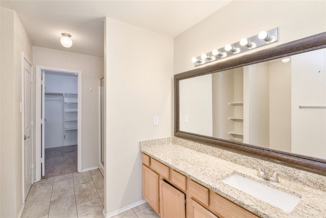 2012 Kings Forest Drive, Heartland, TX 75126