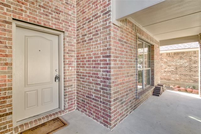 2012 Kings Forest Drive, Heartland, TX 75126