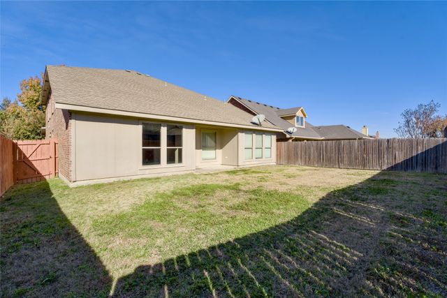 2012 Kings Forest Drive, Heartland, TX 75126