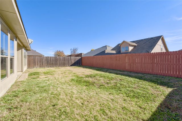 2012 Kings Forest Drive, Heartland, TX 75126