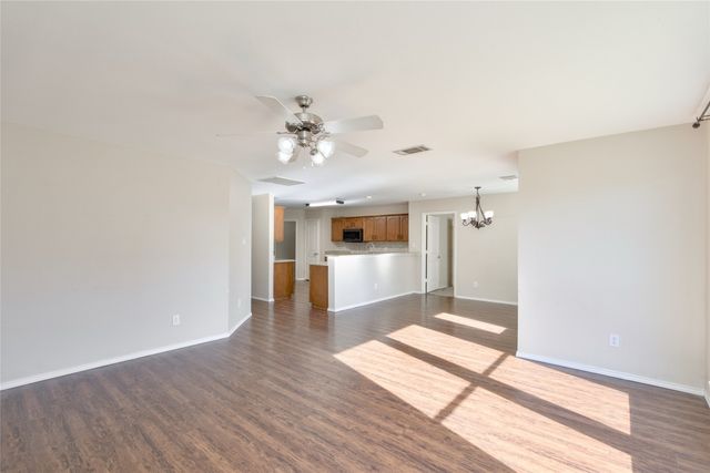 2012 Kings Forest Drive, Heartland, TX 75126