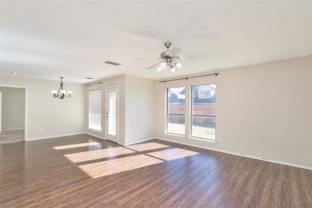 2012 Kings Forest Drive, Heartland, TX 75126