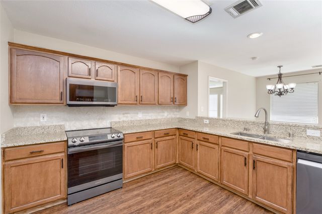 2012 Kings Forest Drive, Heartland, TX 75126