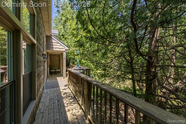 4780 Hillcrest Drive, Clarkston, MI 48346