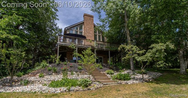 4780 Hillcrest Drive, Clarkston, MI 48346