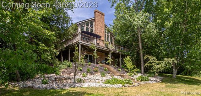 4780 Hillcrest Drive, Clarkston, MI 48346